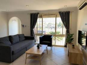 Big house 6 bedrooms , free parking